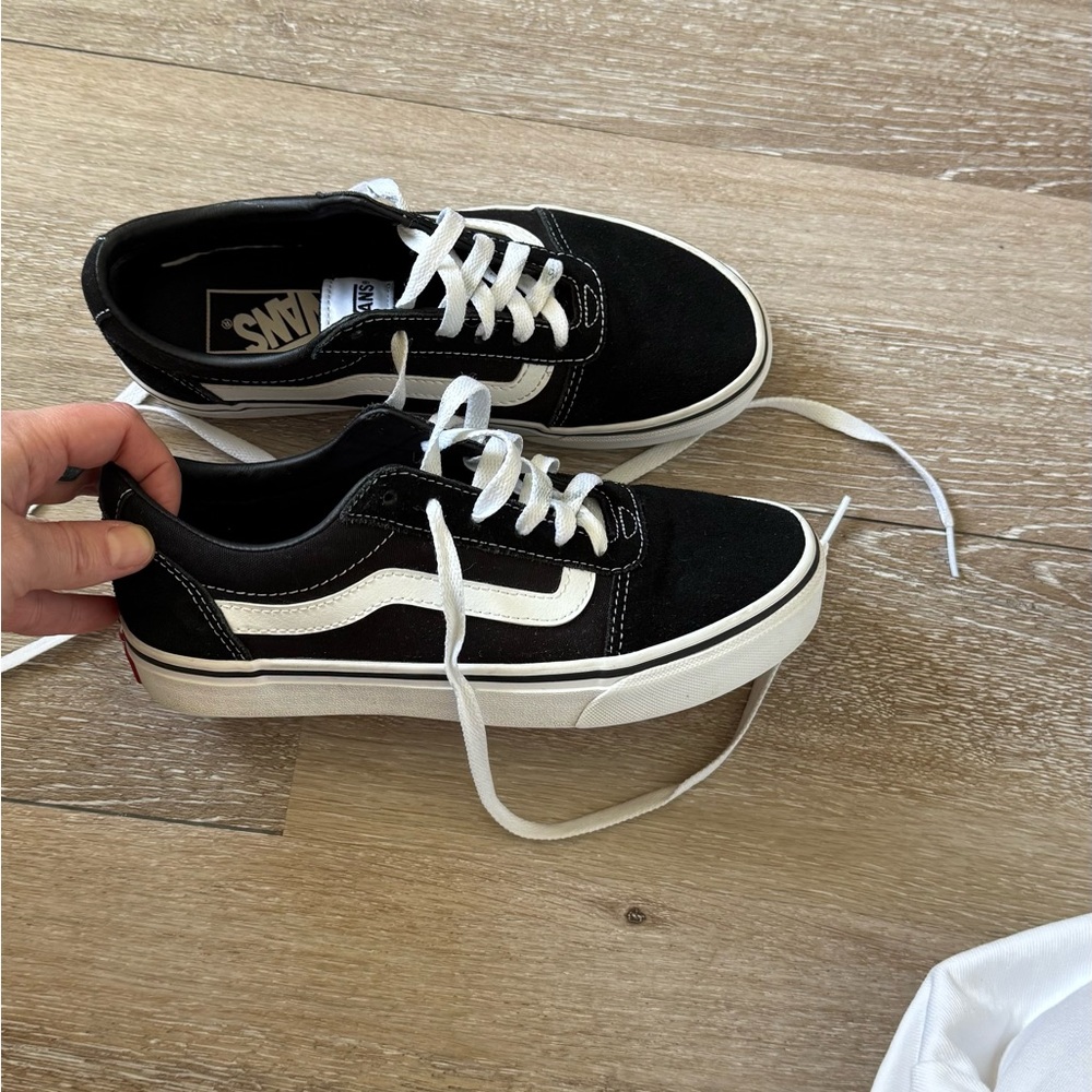 VANS  black white classic sneakers- size 6,5- excellent condition - Picture 3 of 12